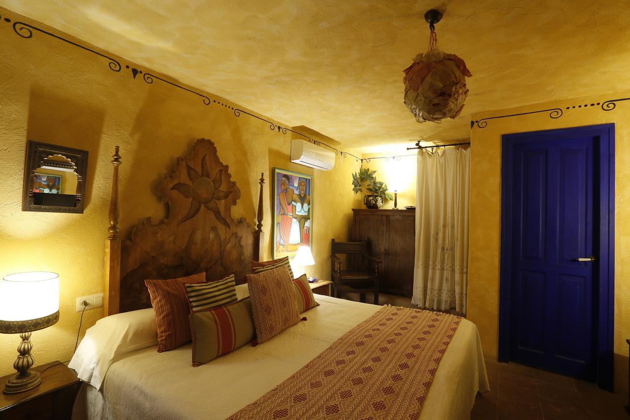 Hostal Blau Peratallada Buitenkant foto